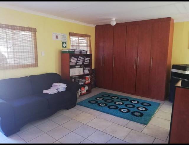 16 BEDROOM HOUSE FOR SALE IN UNIVERSITAS